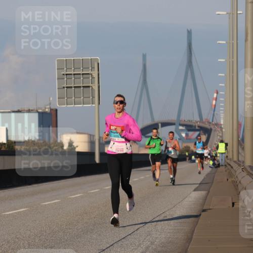 03.10.2025 - Köhlbrandbrückenlauf Luisa Fischer http://msf.ph/oto/8998105 03.10.2025 10:38:26 Position 3  meine-sportfotos.de