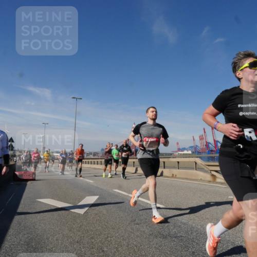 03.10.2025 - Köhlbrandbrückenlauf Matties Gatica Varas http://msf.ph/oto/8998106 03.10.2025 12:49:54 Position 2  meine-sportfotos.de