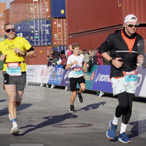 03.10.2025 - Köhlbrandbrückenlauf Michael Burmester http://msf.ph/oto/8998107 03.10.2025 10:02:31 Ziel 1130, 1311, 1595, 1878, 3111, 3331 meine-sportfotos.de