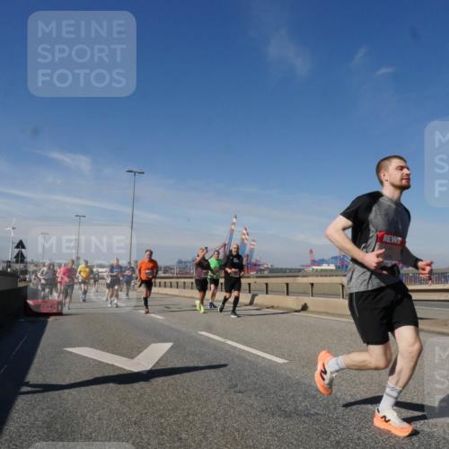 03.10.2025 - Köhlbrandbrückenlauf Matties Gatica Varas http://msf.ph/oto/8998111 03.10.2025 12:49:54 Position 2 5329 meine-sportfotos.de