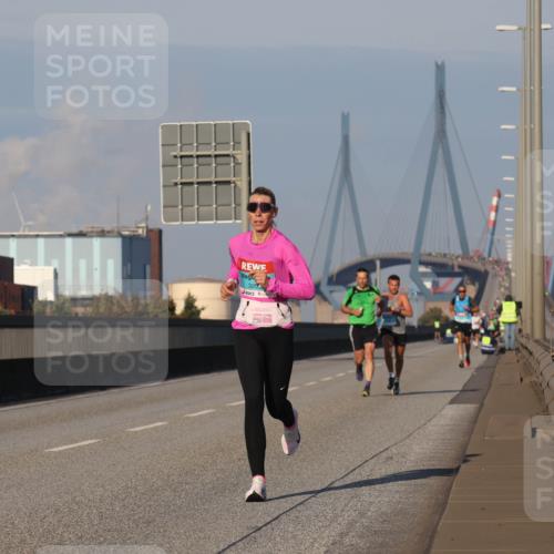 03.10.2025 - Köhlbrandbrückenlauf Luisa Fischer http://msf.ph/oto/8998114 03.10.2025 10:38:27 Position 3  meine-sportfotos.de