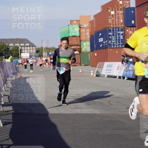 03.10.2025 - Köhlbrandbrückenlauf Michael Burmester http://msf.ph/oto/8998115 03.10.2025 10:02:32 Ziel 1130, 1311, 1595, 1878, 3111, 3331 meine-sportfotos.de
