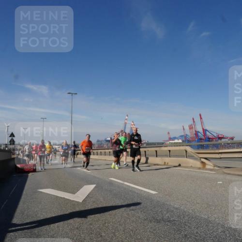 03.10.2025 - Köhlbrandbrückenlauf Matties Gatica Varas http://msf.ph/oto/8998116 03.10.2025 12:49:55 Position 2  meine-sportfotos.de