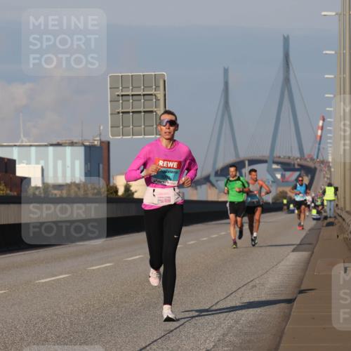 03.10.2025 - Köhlbrandbrückenlauf Luisa Fischer http://msf.ph/oto/8998117 03.10.2025 10:38:27 Position 3  meine-sportfotos.de