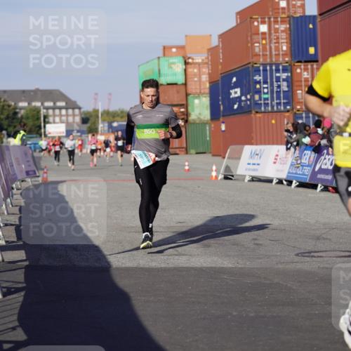 03.10.2025 - Köhlbrandbrückenlauf Michael Burmester http://msf.ph/oto/8998122 03.10.2025 10:02:32 Ziel 1130, 1311, 1595, 1878, 3111, 3331 meine-sportfotos.de