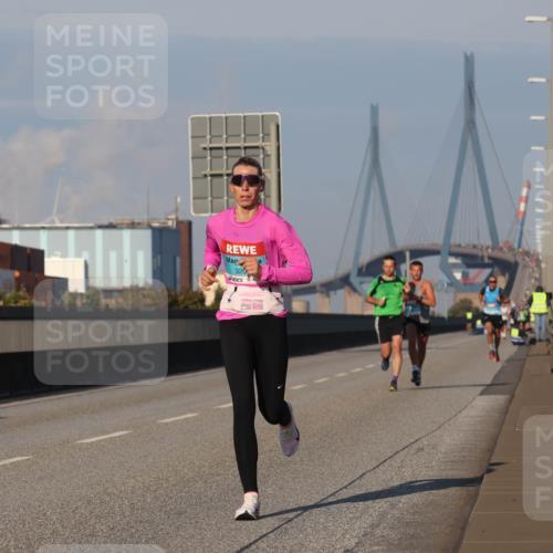 03.10.2025 - Köhlbrandbrückenlauf Luisa Fischer http://msf.ph/oto/8998123 03.10.2025 10:38:27 Position 3 320 meine-sportfotos.de