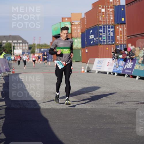 03.10.2025 - Köhlbrandbrückenlauf Michael Burmester http://msf.ph/oto/8998127 03.10.2025 10:02:33 Ziel 1130, 1311, 1595, 1878, 3331 meine-sportfotos.de