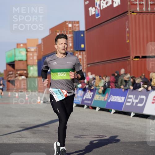03.10.2025 - Köhlbrandbrückenlauf Michael Burmester http://msf.ph/oto/8998140 03.10.2025 10:02:34 Ziel 1130, 1311, 1878, 3331 meine-sportfotos.de