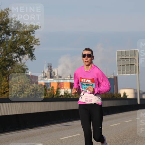 03.10.2025 - Köhlbrandbrückenlauf Luisa Fischer http://msf.ph/oto/8998144 03.10.2025 10:38:29 Position 3 32 meine-sportfotos.de