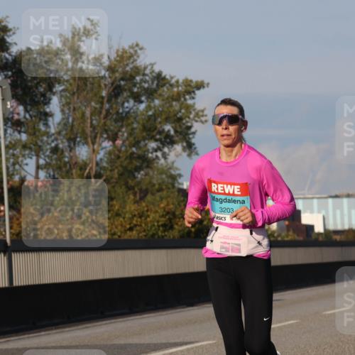 03.10.2025 - Köhlbrandbrückenlauf Luisa Fischer http://msf.ph/oto/8998151 03.10.2025 10:38:29 Position 3 3203 meine-sportfotos.de