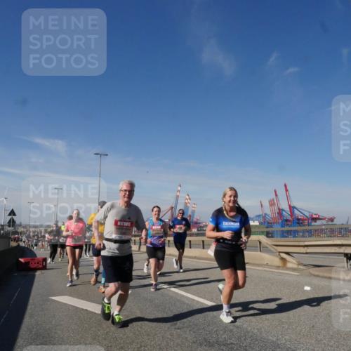 03.10.2025 - Köhlbrandbrückenlauf Matties Gatica Varas http://msf.ph/oto/8998153 03.10.2025 12:50:00 Position 2  meine-sportfotos.de