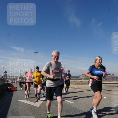 03.10.2025 - Köhlbrandbrückenlauf Matties Gatica Varas http://msf.ph/oto/8998156 03.10.2025 12:50:01 Position 2  meine-sportfotos.de