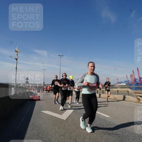 03.10.2025 - Köhlbrandbrückenlauf Matties Gatica Varas http://msf.ph/oto/8998184 03.10.2025 12:50:04 Position 2 5429 meine-sportfotos.de