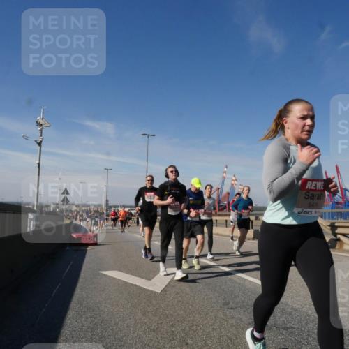 03.10.2025 - Köhlbrandbrückenlauf Matties Gatica Varas http://msf.ph/oto/8998189 03.10.2025 12:50:04 Position 2 5429 meine-sportfotos.de