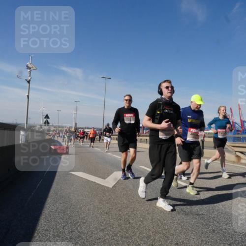 03.10.2025 - Köhlbrandbrückenlauf Matties Gatica Varas http://msf.ph/oto/8998195 03.10.2025 12:50:05 Position 2  meine-sportfotos.de
