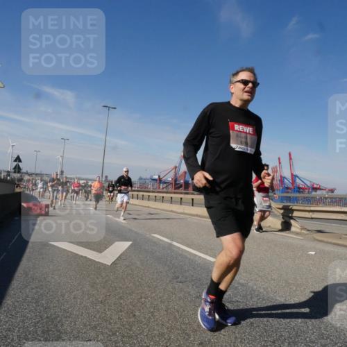 03.10.2025 - Köhlbrandbrückenlauf Matties Gatica Varas http://msf.ph/oto/8998204 03.10.2025 12:50:06 Position 2 676, 56 meine-sportfotos.de