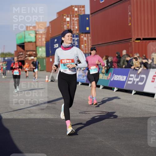03.10.2025 - Köhlbrandbrückenlauf Michael Burmester http://msf.ph/oto/8998207 03.10.2025 10:02:45 Ziel 1045, 1123, 3227, 3630 meine-sportfotos.de