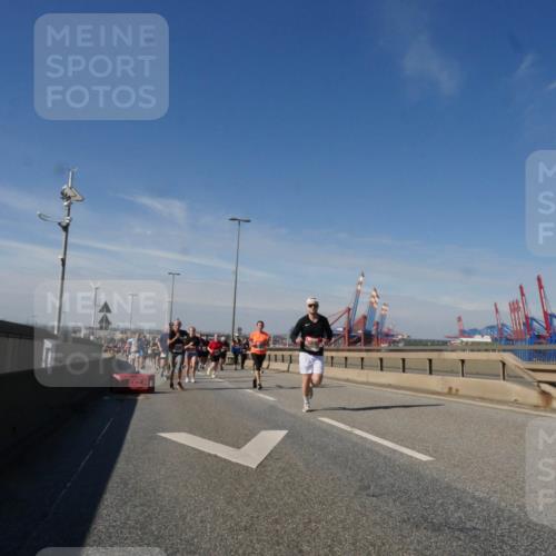 03.10.2025 - Köhlbrandbrückenlauf Matties Gatica Varas http://msf.ph/oto/8998209 03.10.2025 12:50:08 Position 2  meine-sportfotos.de