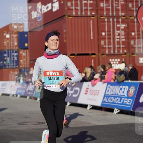 03.10.2025 - Köhlbrandbrückenlauf Michael Burmester http://msf.ph/oto/8998212 03.10.2025 10:02:45 Ziel 1045, 1123, 3227, 3630 meine-sportfotos.de