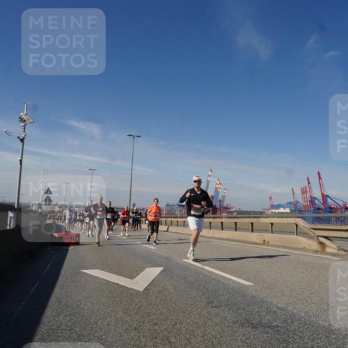 03.10.2025 - Köhlbrandbrückenlauf Matties Gatica Varas http://msf.ph/oto/8998213 03.10.2025 12:50:08 Position 2  meine-sportfotos.de