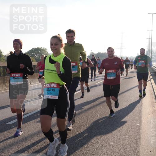 03.10.2025 - Köhlbrandbrückenlauf Fabian Wolf http://msf.ph/oto/8998214 03.10.2025 09:15:42 Position 3 1152, 17, 2024, 3454, 3603 meine-sportfotos.de