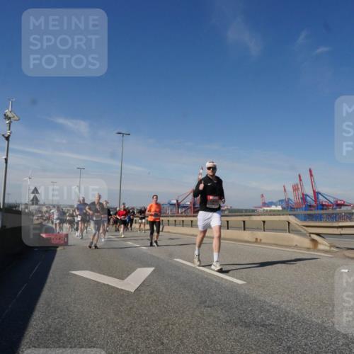 03.10.2025 - Köhlbrandbrückenlauf Matties Gatica Varas http://msf.ph/oto/8998217 03.10.2025 12:50:09 Position 2  meine-sportfotos.de