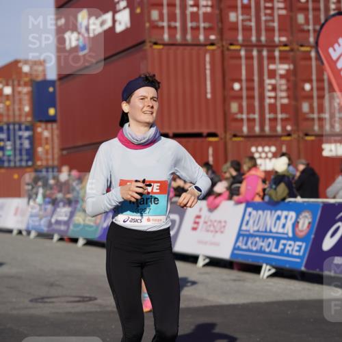 03.10.2025 - Köhlbrandbrückenlauf Michael Burmester http://msf.ph/oto/8998218 03.10.2025 10:02:45 Ziel 1045, 1123, 3227, 3630 meine-sportfotos.de