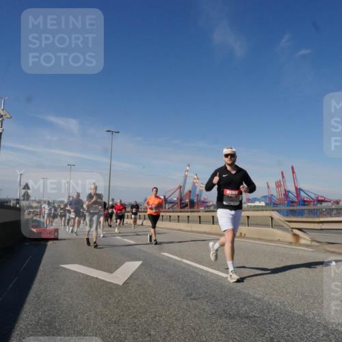 03.10.2025 - Köhlbrandbrückenlauf Matties Gatica Varas http://msf.ph/oto/8998220 03.10.2025 12:50:09 Position 2  meine-sportfotos.de