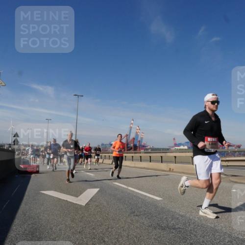03.10.2025 - Köhlbrandbrückenlauf Matties Gatica Varas http://msf.ph/oto/8998225 03.10.2025 12:50:10 Position 2 4581 meine-sportfotos.de