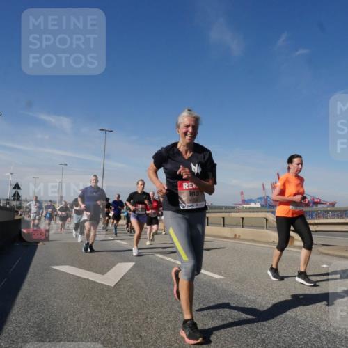 03.10.2025 - Köhlbrandbrückenlauf Matties Gatica Varas http://msf.ph/oto/8998244 03.10.2025 12:50:11 Position 2 4950 meine-sportfotos.de