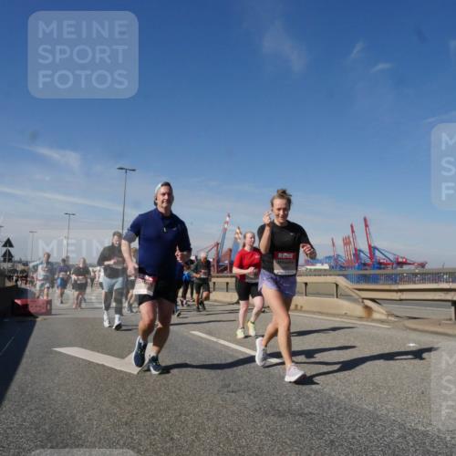 03.10.2025 - Köhlbrandbrückenlauf Matties Gatica Varas http://msf.ph/oto/8998258 03.10.2025 12:50:13 Position 2  meine-sportfotos.de