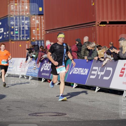 03.10.2025 - Köhlbrandbrückenlauf Michael Burmester http://msf.ph/oto/8998265 03.10.2025 10:02:50 Ziel 1045, 1123, 3227, 3496, 3630, 3832 meine-sportfotos.de