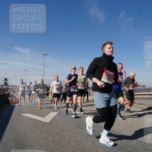 03.10.2025 - Köhlbrandbrückenlauf Matties Gatica Varas http://msf.ph/oto/8998282 03.10.2025 12:50:15 Position 2 4143 meine-sportfotos.de