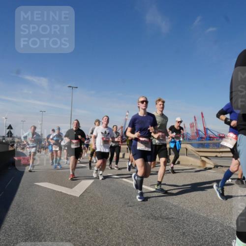 03.10.2025 - Köhlbrandbrückenlauf Matties Gatica Varas http://msf.ph/oto/8998288 03.10.2025 12:50:16 Position 2  meine-sportfotos.de
