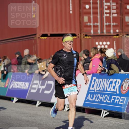 03.10.2025 - Köhlbrandbrückenlauf Michael Burmester http://msf.ph/oto/8998290 03.10.2025 10:02:51 Ziel 1045, 1105, 1123, 3227, 3496, 3630, 3832 meine-sportfotos.de