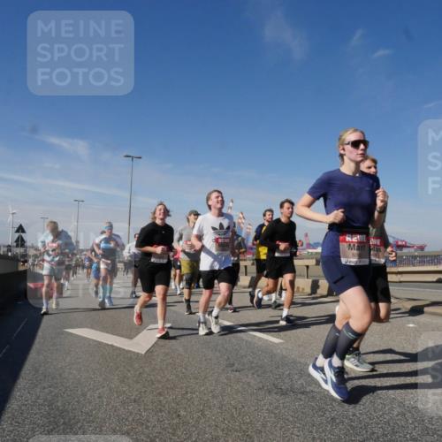03.10.2025 - Köhlbrandbrückenlauf Matties Gatica Varas http://msf.ph/oto/8998291 03.10.2025 12:50:16 Position 2 59 meine-sportfotos.de