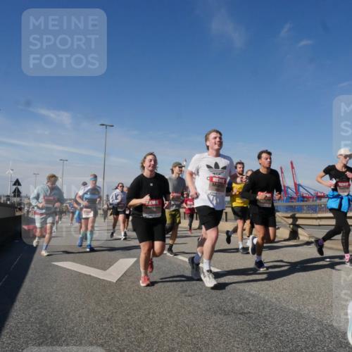 03.10.2025 - Köhlbrandbrückenlauf Matties Gatica Varas http://msf.ph/oto/8998294 03.10.2025 12:50:17 Position 2  meine-sportfotos.de