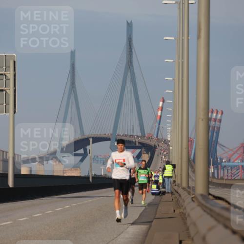 03.10.2025 - Köhlbrandbrückenlauf Luisa Fischer http://msf.ph/oto/8998295 03.10.2025 10:38:59 Position 3  meine-sportfotos.de