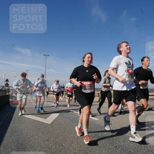 03.10.2025 - Köhlbrandbrückenlauf Matties Gatica Varas http://msf.ph/oto/8998299 03.10.2025 12:50:17 Position 2 6596 meine-sportfotos.de