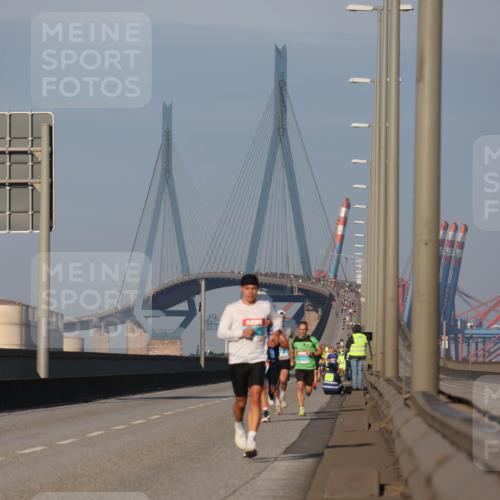 03.10.2025 - Köhlbrandbrückenlauf Luisa Fischer http://msf.ph/oto/8998305 03.10.2025 10:39:00 Position 3 111 meine-sportfotos.de