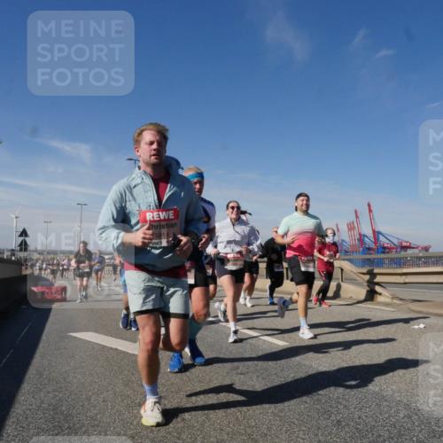 03.10.2025 - Köhlbrandbrückenlauf Matties Gatica Varas http://msf.ph/oto/8998310 03.10.2025 12:50:19 Position 2 6414 meine-sportfotos.de
