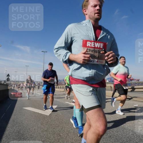 03.10.2025 - Köhlbrandbrückenlauf Matties Gatica Varas http://msf.ph/oto/8998315 03.10.2025 12:50:19 Position 2 6414 meine-sportfotos.de