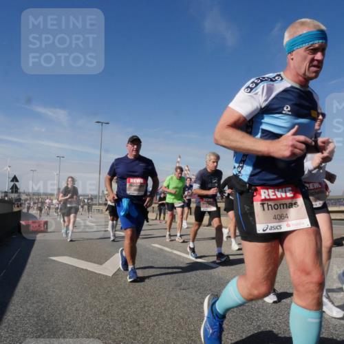 03.10.2025 - Köhlbrandbrückenlauf Matties Gatica Varas http://msf.ph/oto/8998319 03.10.2025 12:50:20 Position 2 4064, 5007 meine-sportfotos.de