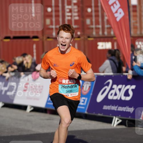 03.10.2025 - Köhlbrandbrückenlauf Michael Burmester http://msf.ph/oto/8998326 03.10.2025 10:02:53 Ziel 1105, 1116, 3353, 3496, 3521, 3630, 3832 meine-sportfotos.de