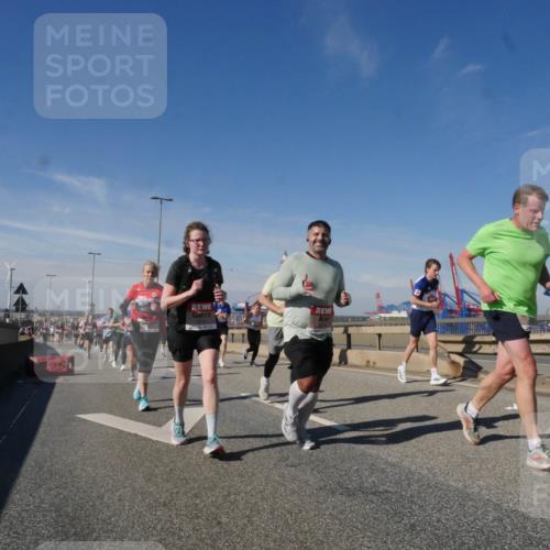 03.10.2025 - Köhlbrandbrückenlauf Matties Gatica Varas http://msf.ph/oto/8998337 03.10.2025 12:50:22 Position 2  meine-sportfotos.de