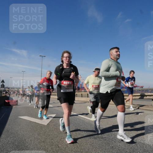 03.10.2025 - Köhlbrandbrückenlauf Matties Gatica Varas http://msf.ph/oto/8998342 03.10.2025 12:50:22 Position 2 5144 meine-sportfotos.de