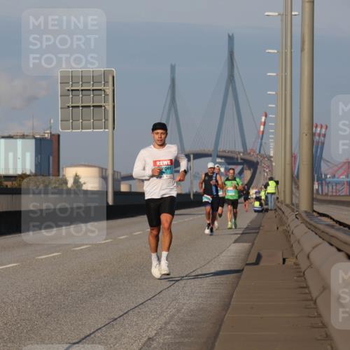 03.10.2025 - Köhlbrandbrückenlauf Luisa Fischer http://msf.ph/oto/8998344 03.10.2025 10:39:04 Position 3  meine-sportfotos.de