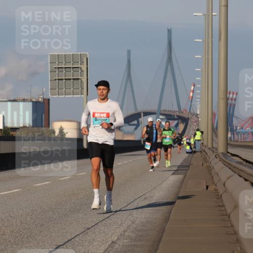 03.10.2025 - Köhlbrandbrückenlauf Luisa Fischer http://msf.ph/oto/8998356 03.10.2025 10:39:05 Position 3  meine-sportfotos.de