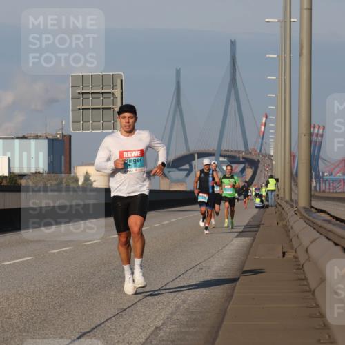 03.10.2025 - Köhlbrandbrückenlauf Luisa Fischer http://msf.ph/oto/8998358 03.10.2025 10:39:05 Position 3 2176 meine-sportfotos.de