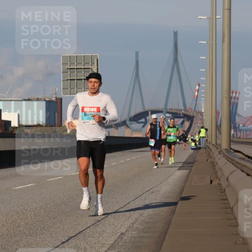 03.10.2025 - Köhlbrandbrückenlauf Luisa Fischer http://msf.ph/oto/8998361 03.10.2025 10:39:05 Position 3 2176 meine-sportfotos.de